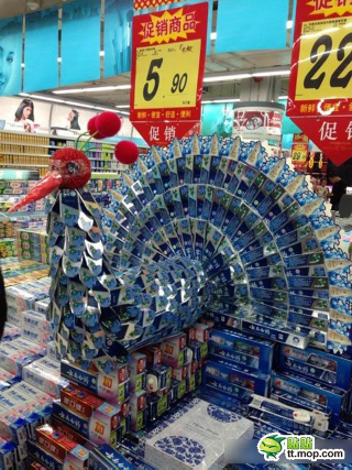Illustration for article titled Chinese Store Displays Are the Best